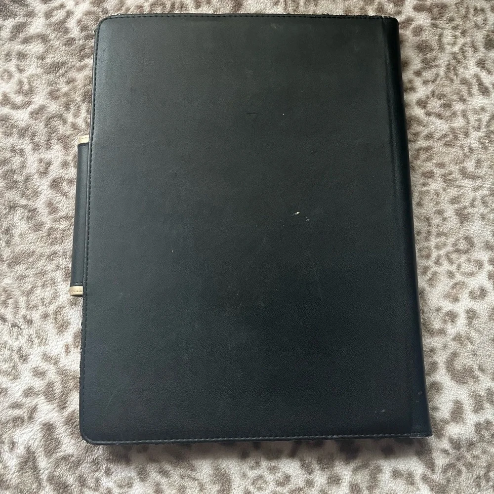 Black and Gold Executive Business Padfolio